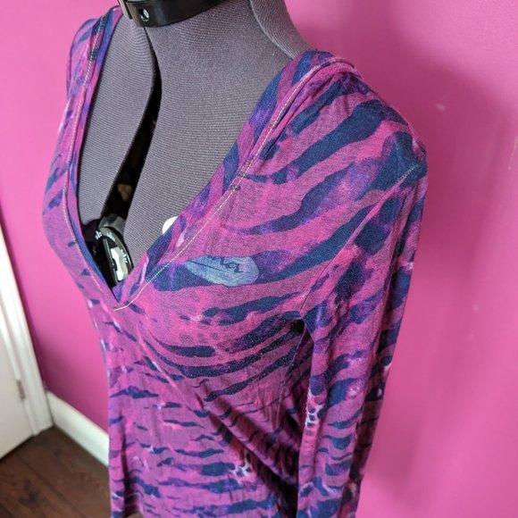 Erge Karen Hooded Burnout V-neck Long-Sleeve Top in Fuchsia/Navy Zebra Print XS - Picture 5 of 7